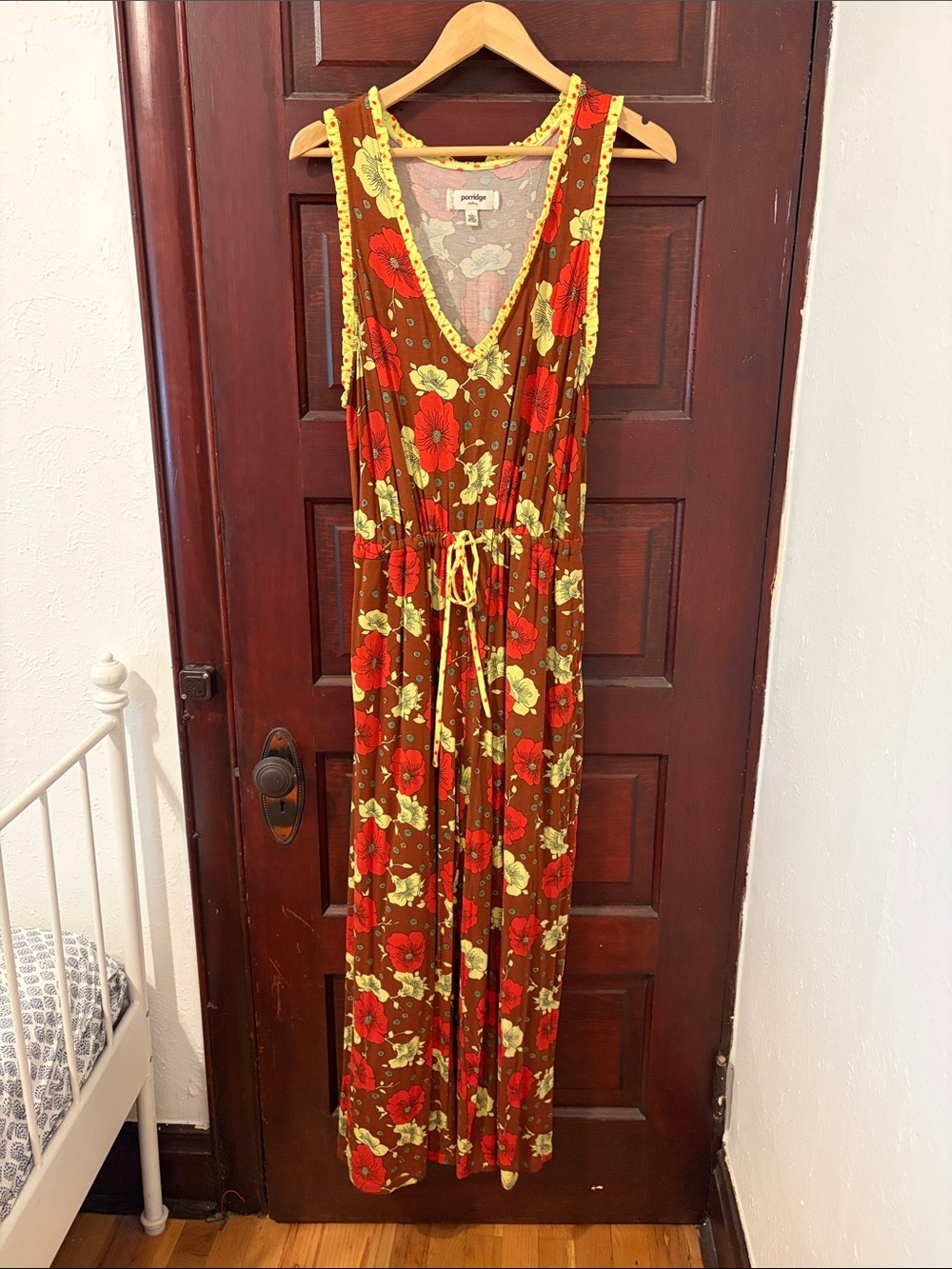 Sleeveless Floral V-Neck Maxi Dress in Brown & Red